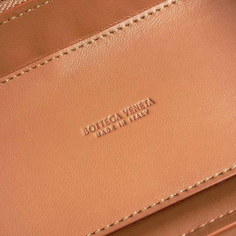 Bottega Veneta Small Vanity Case On Strap | Banlieue91