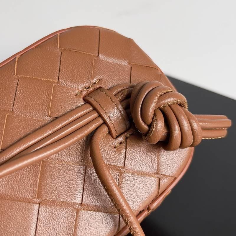 Bottega Veneta Small Vanity Case On Strap | Banlieue91