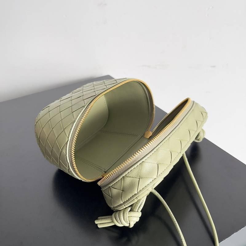Bottega Veneta Small Vanity Case On Strap | Banlieue91