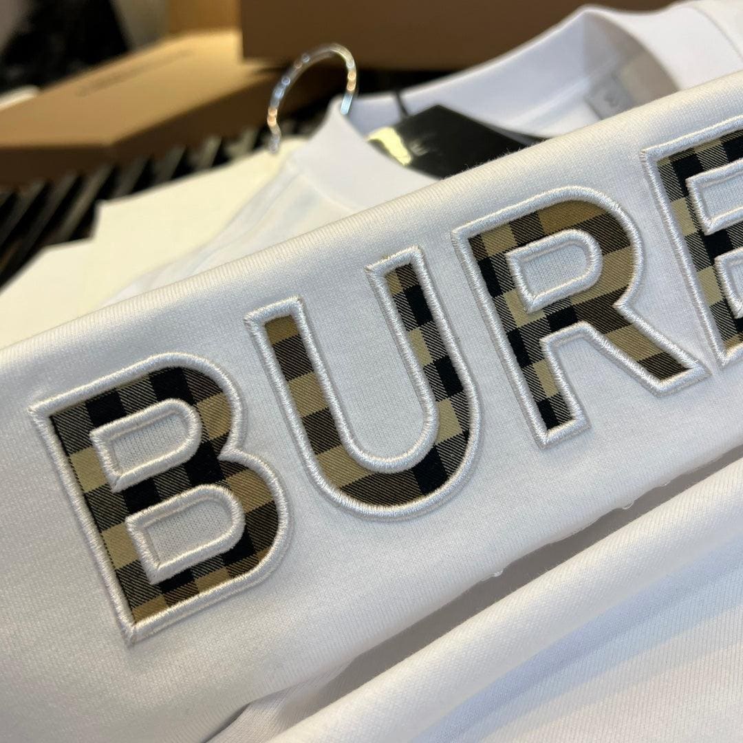 Burberry T-Shirt Without Collar 'White & Gold' | Banlieue91