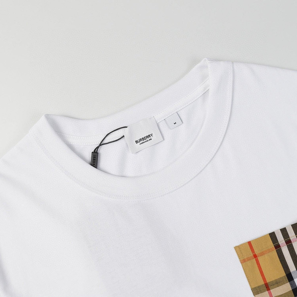 Burberry White Cotton T-Shirt | Classic Crew Neck – Effortless Style | Banlieue91