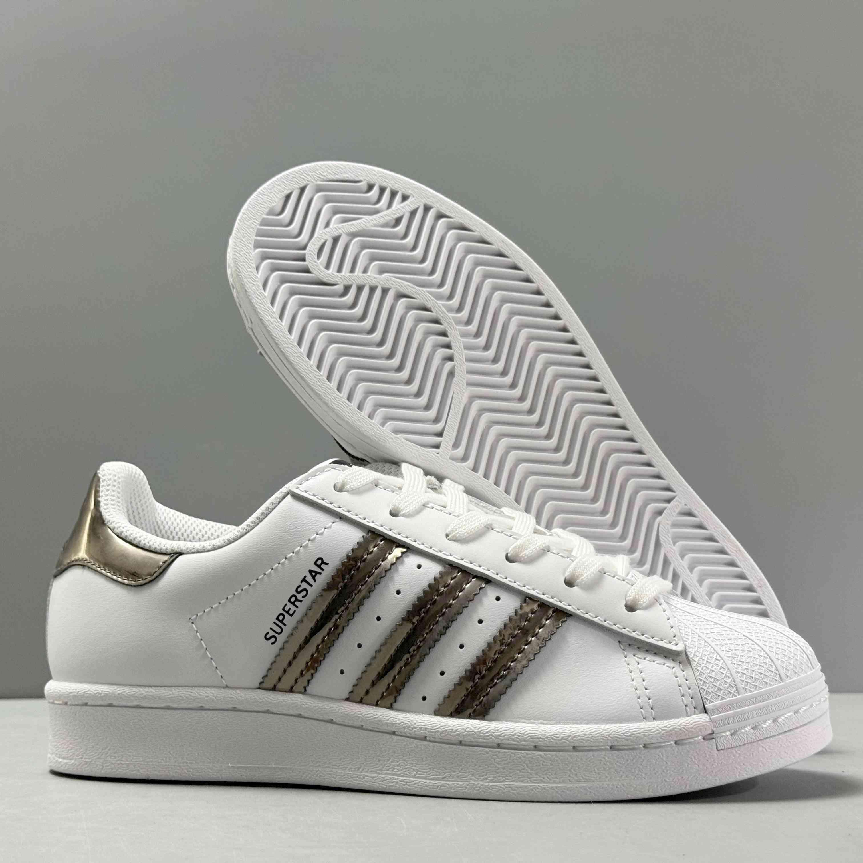 Adidas Superstar 'Cloud White Silver Metallic' - Banlieue91