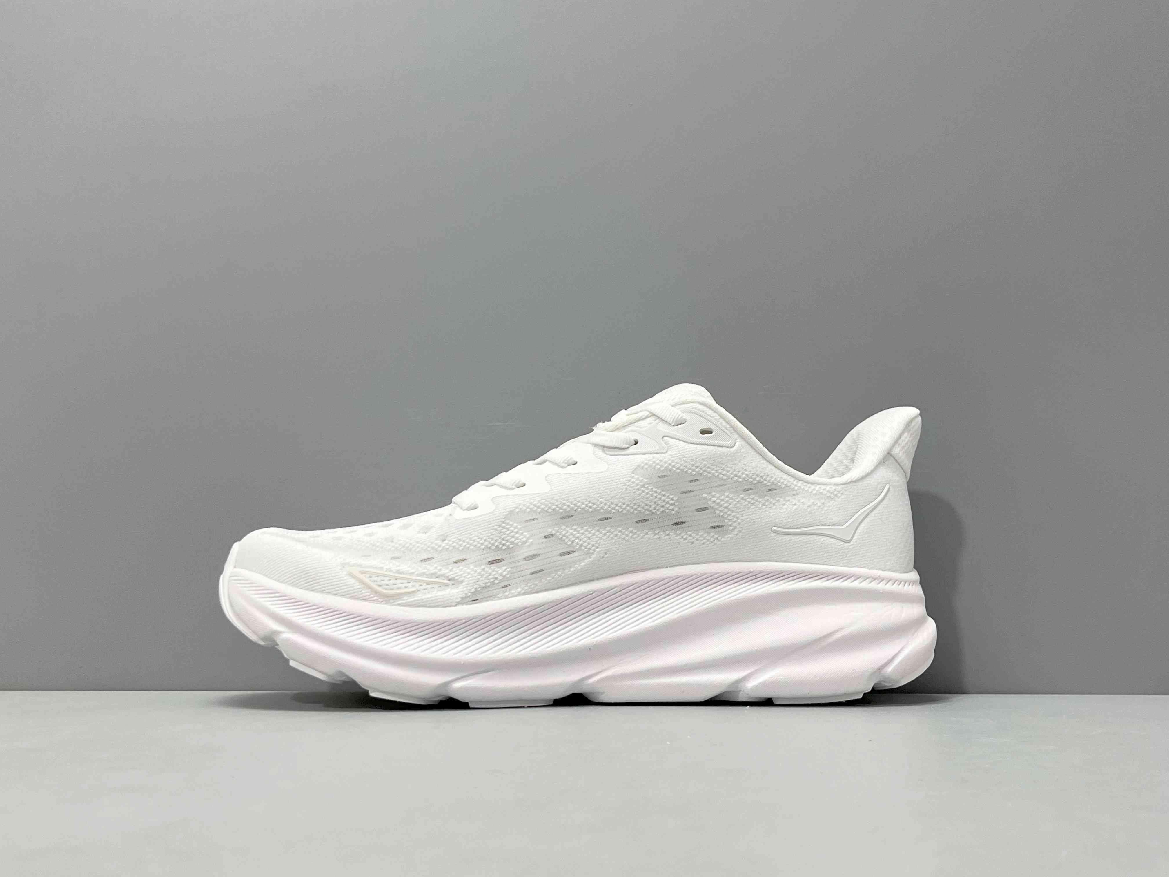 Hoka One One Clifton 9 'White' - Banlieue91