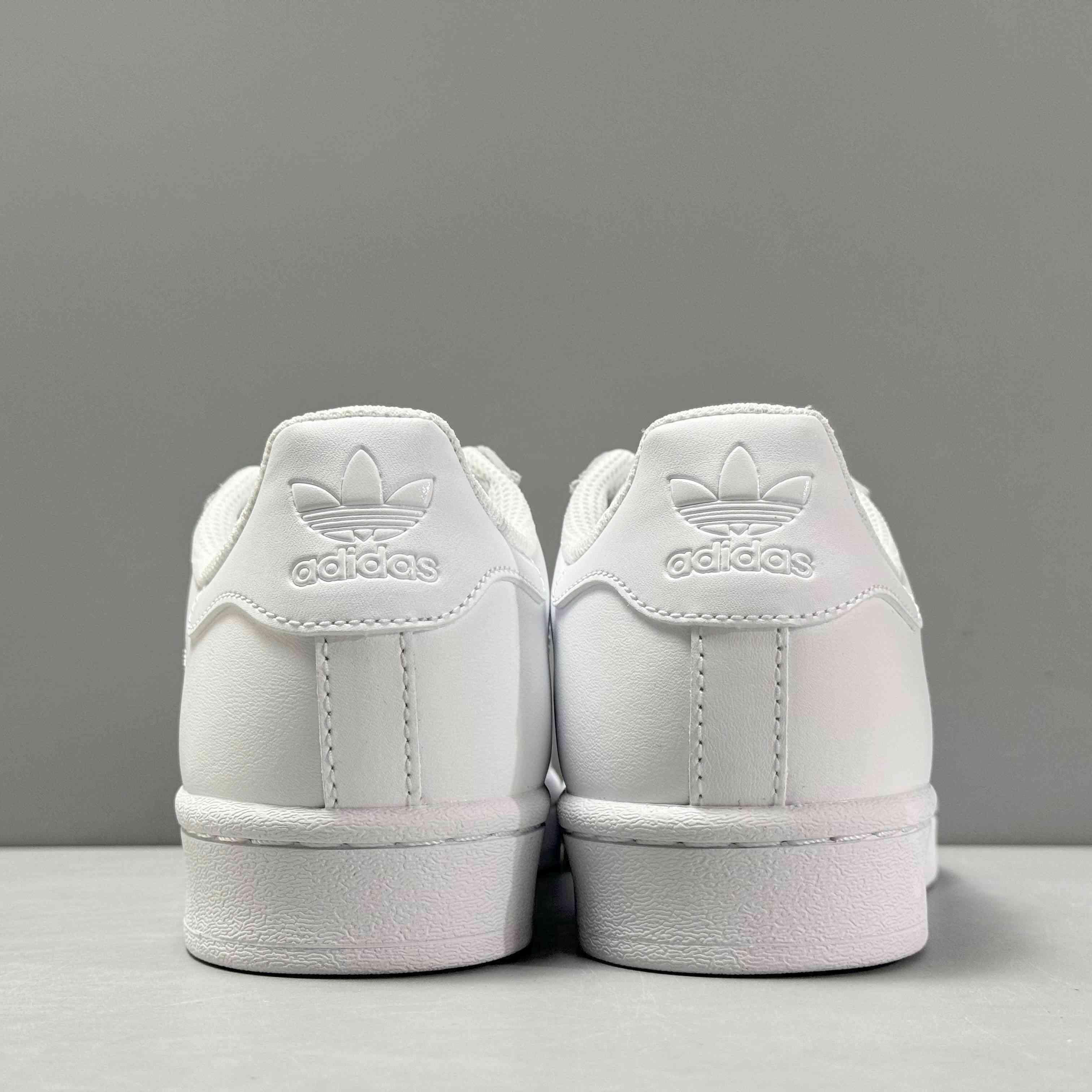 Adidas Superstar 'Triple White' - Banlieue91