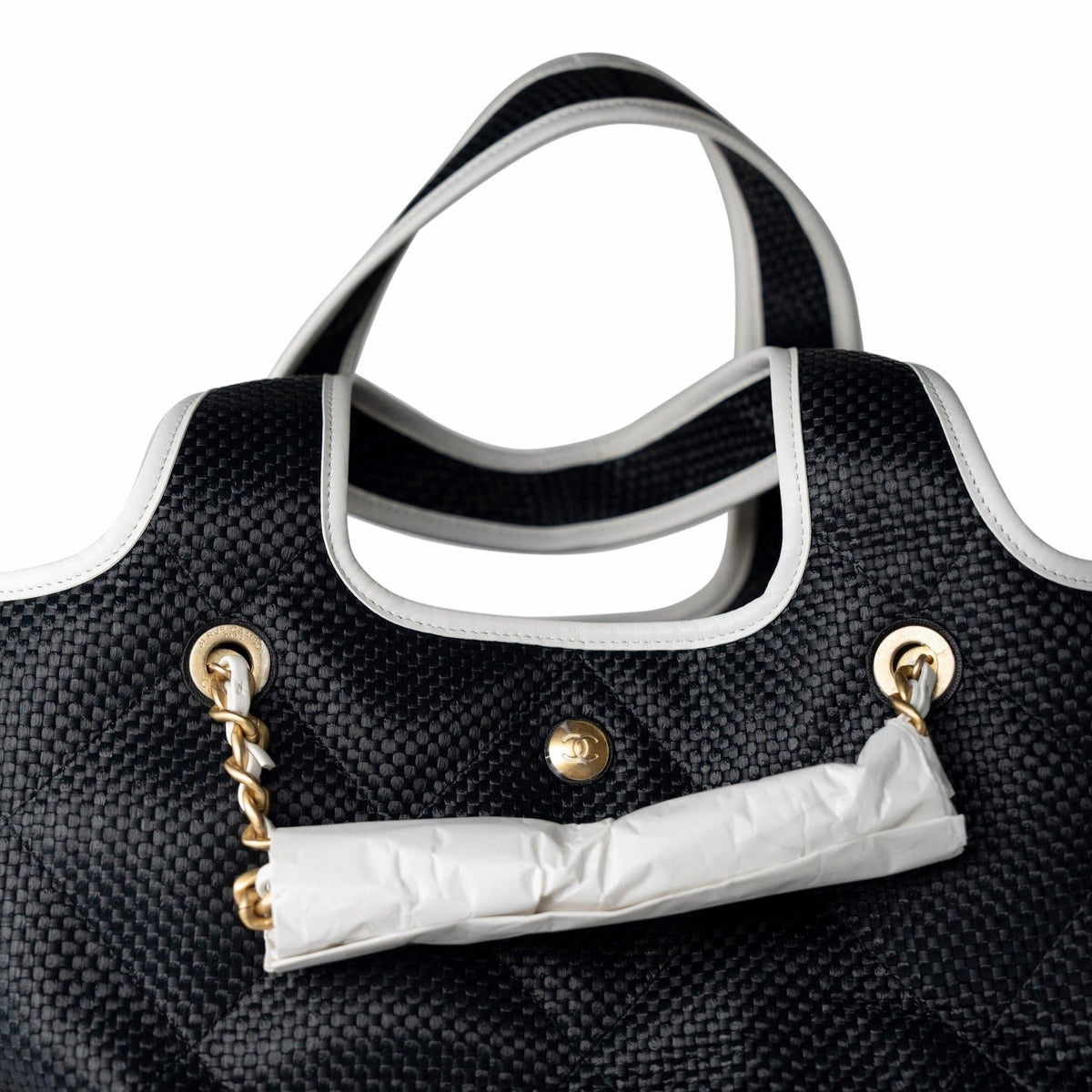 CHANEL 23M Coco Maxi Beach Shopping Tote Black Quilted | Banlieue91