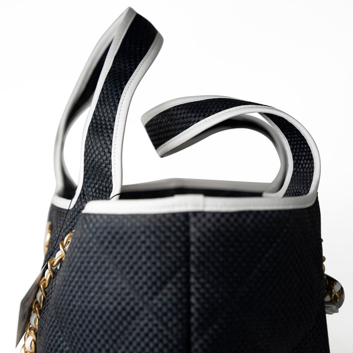 CHANEL 23M Coco Maxi Beach Shopping Tote Black Quilted | Banlieue91
