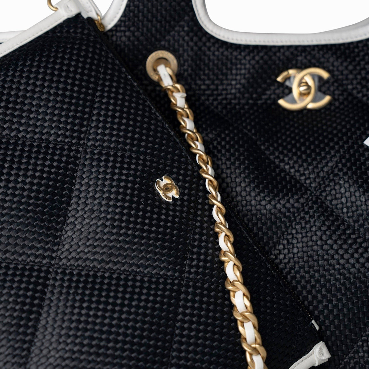 CHANEL 23M Coco Maxi Beach Shopping Tote Black Quilted | Banlieue91
