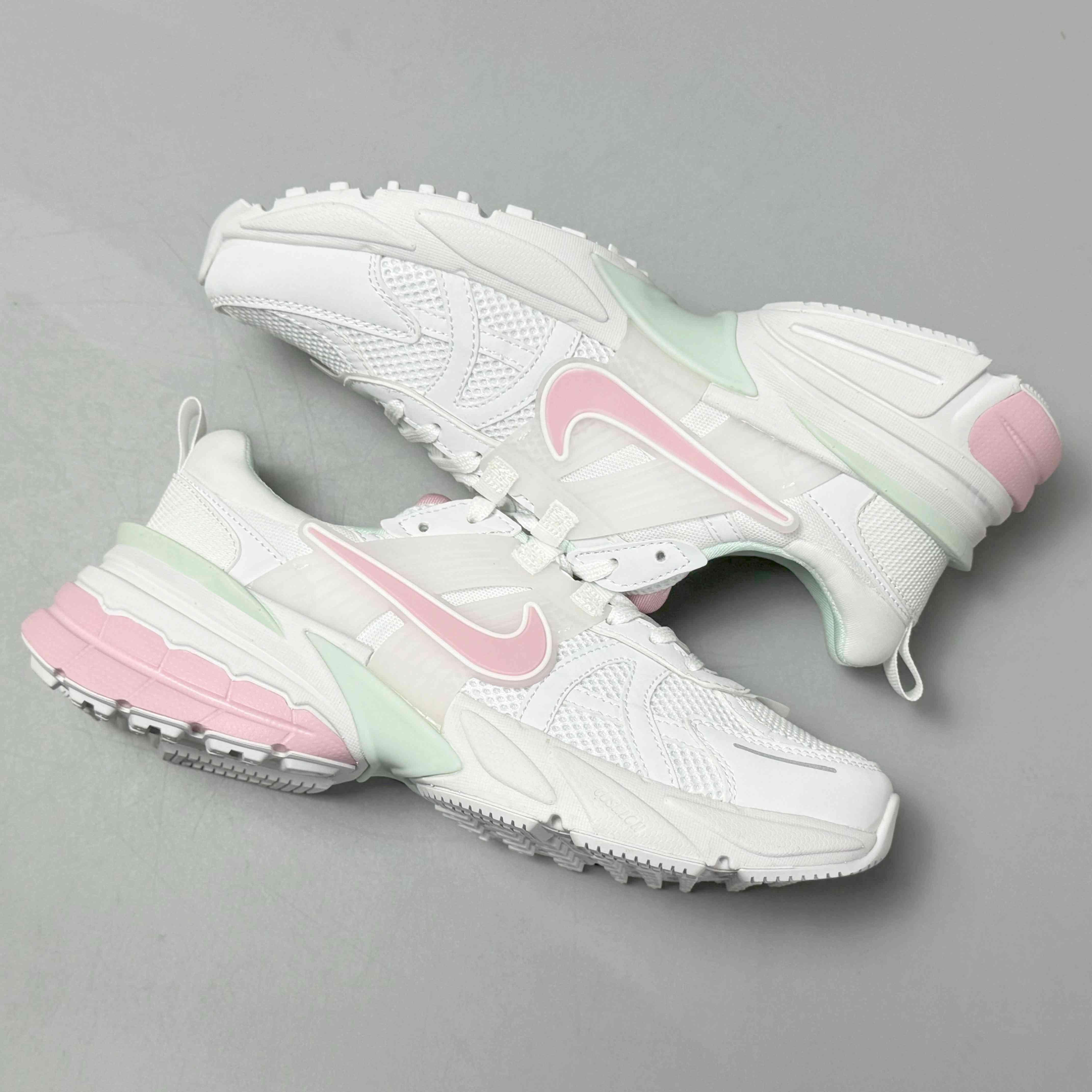 Nike V2K Run 'Pink' - Banlieue91