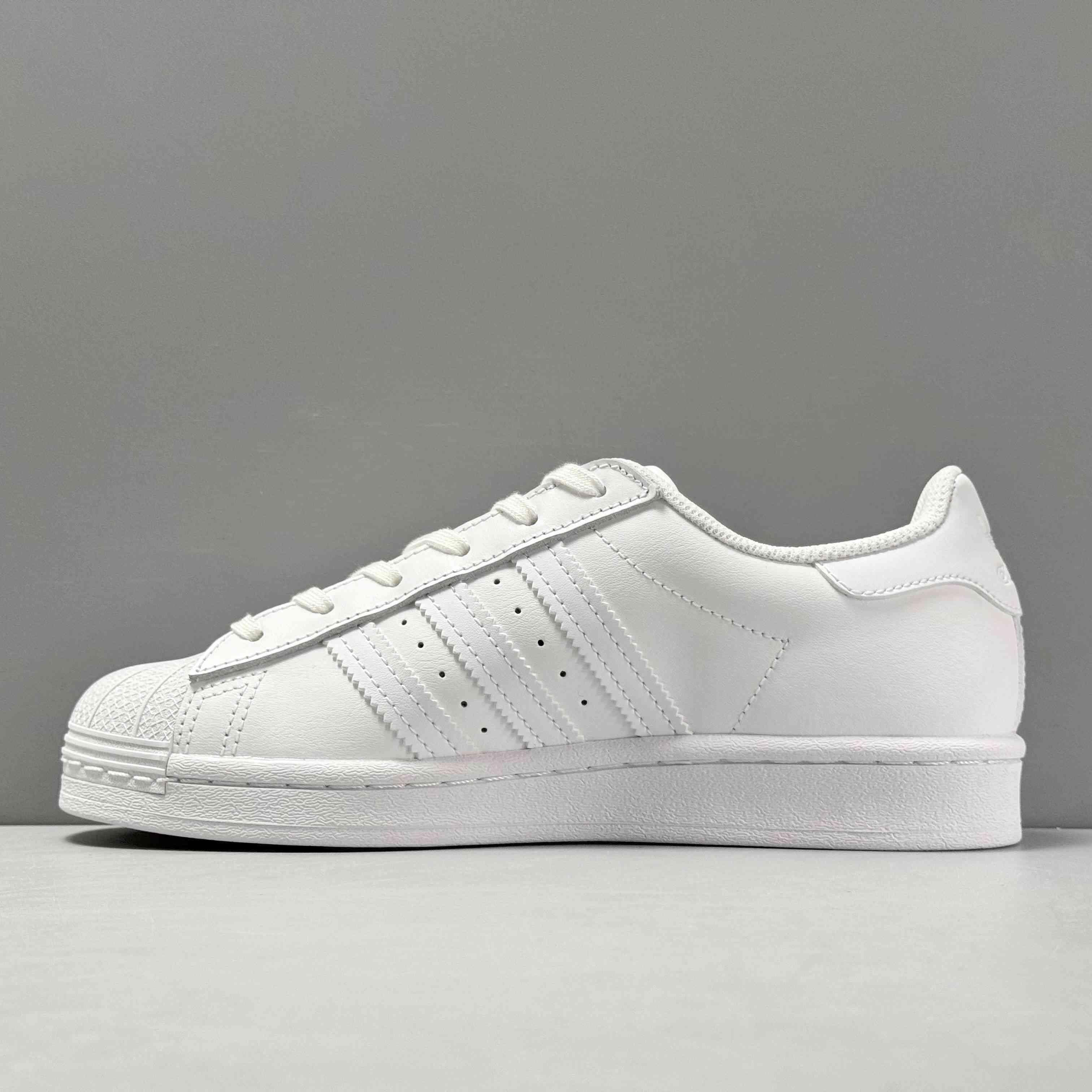 Adidas Superstar 'Triple White' - Banlieue91