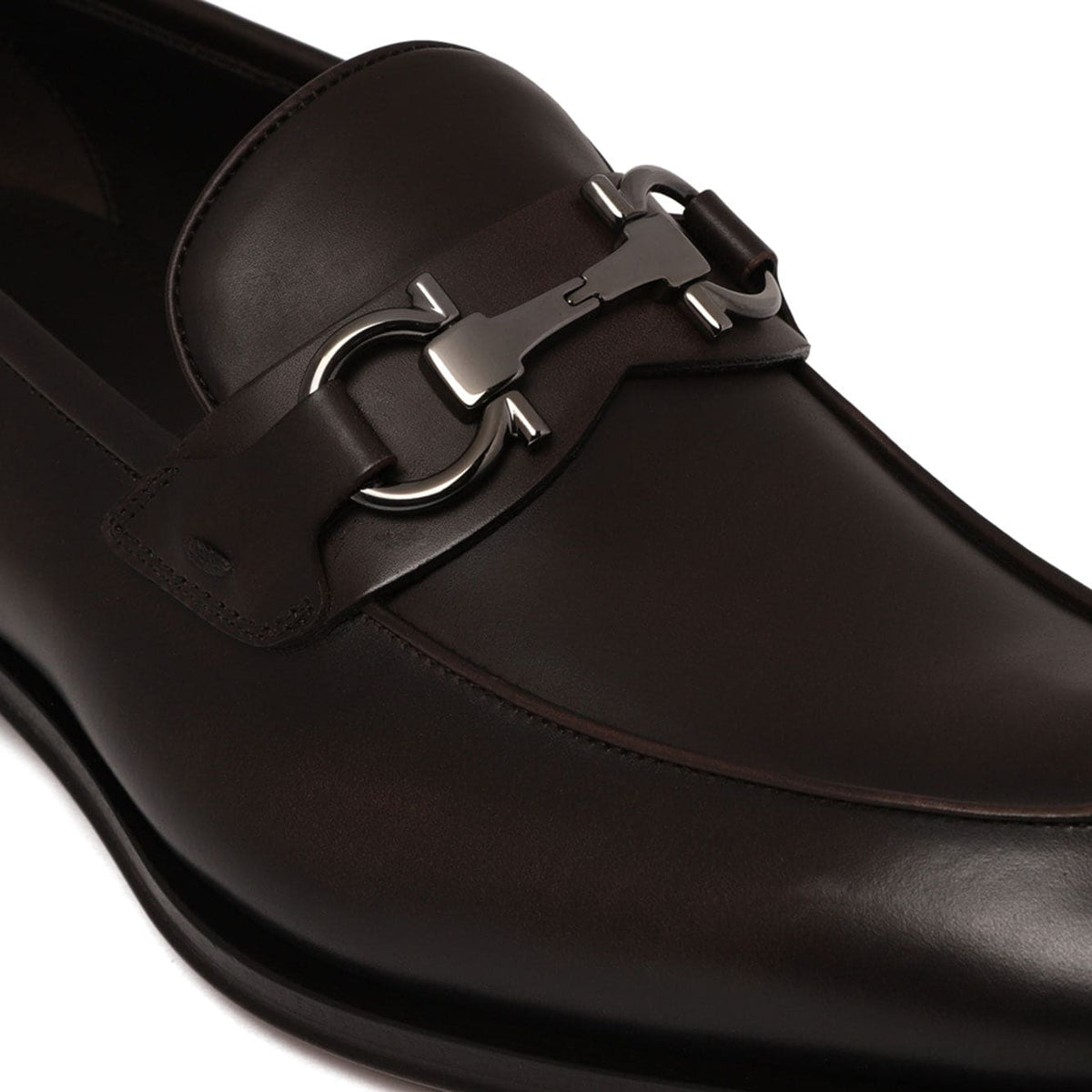 Ferragamo Elegant 100% Leather Flat Shoes for Men | Banlieue91