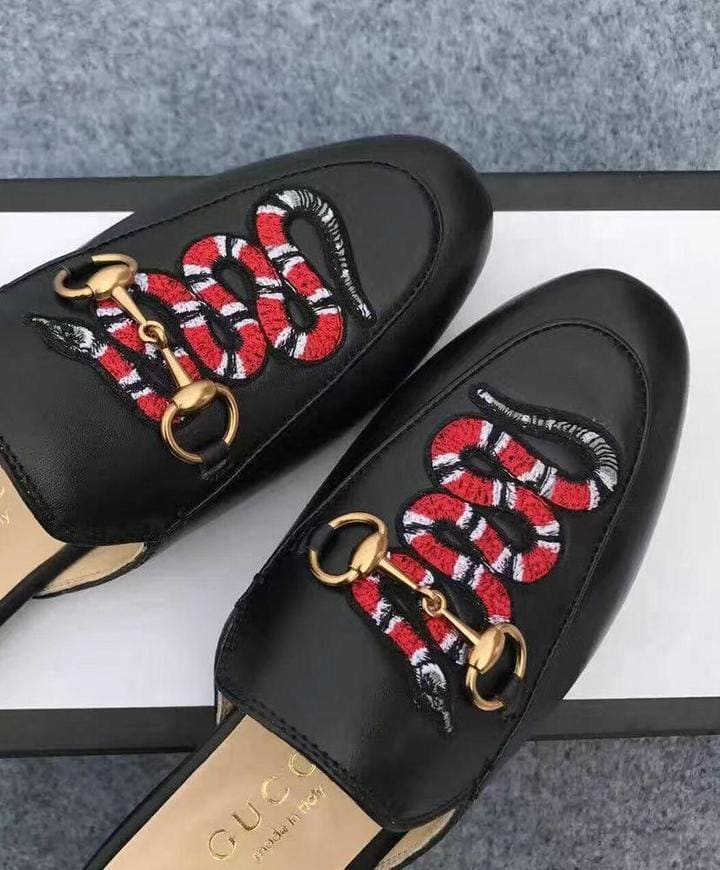 GUCCI Leather Logo Slippers – Men's Luxury Comfort & Style | Banlieue91