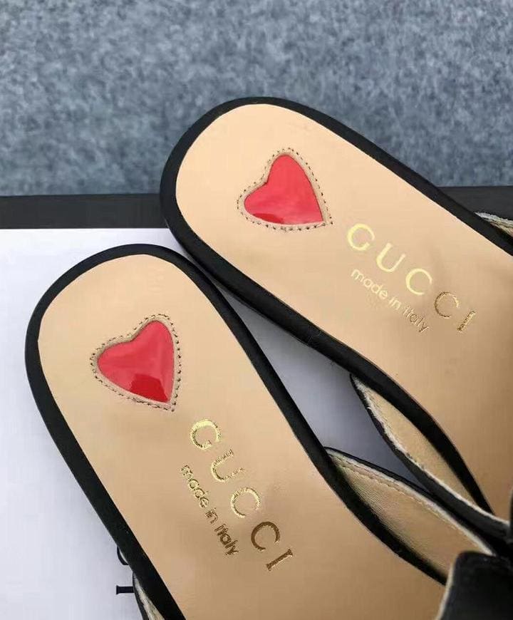 GUCCI Leather Logo Slippers – Men's Luxury Comfort & Style | Banlieue91