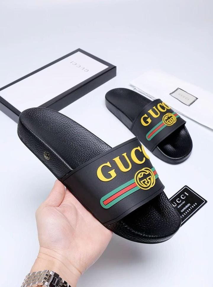 GUCCI Men's Luxury Leather House Slippers - Elegant & Comfortable Designer Footwear | Banlieue91