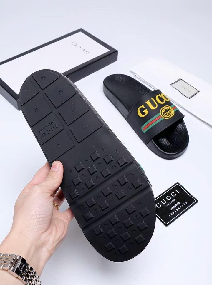 GUCCI Men's Luxury Leather House Slippers - Elegant & Comfortable Designer Footwear | Banlieue91