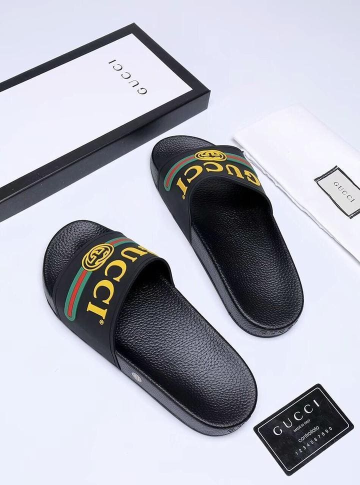 GUCCI Men's Luxury Leather House Slippers - Elegant & Comfortable Designer Footwear | Banlieue91
