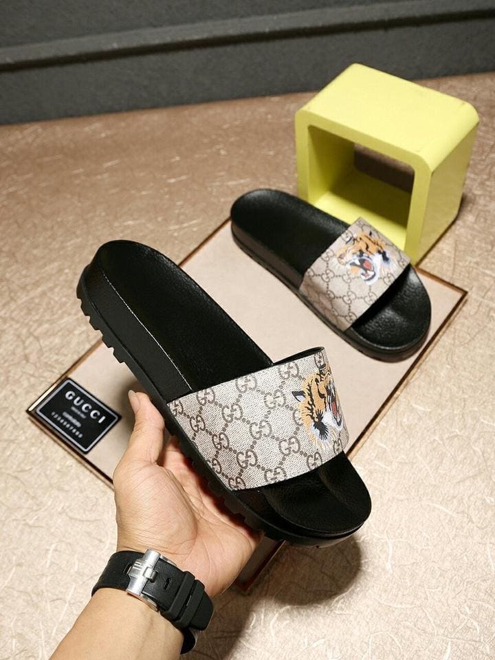 GUCCI Men's Luxury Leather Pantoufles - Comfortable & Stylish House Slippers | Banlieue91