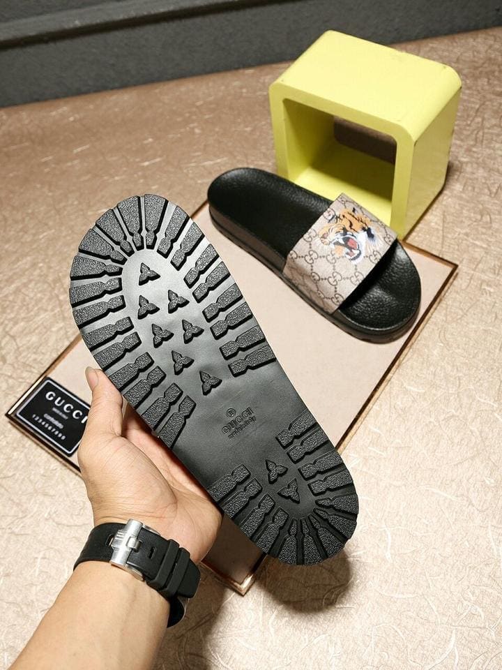 GUCCI Men's Luxury Leather Pantoufles - Comfortable & Stylish House Slippers | Banlieue91