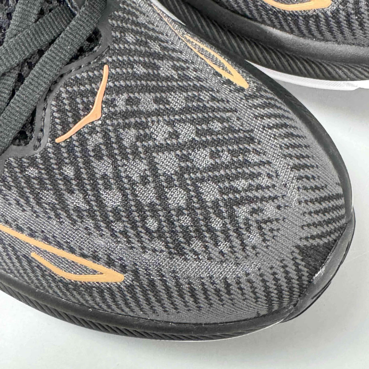 Hoka One One Clifton 9 'Black Copper' | Banlieue91