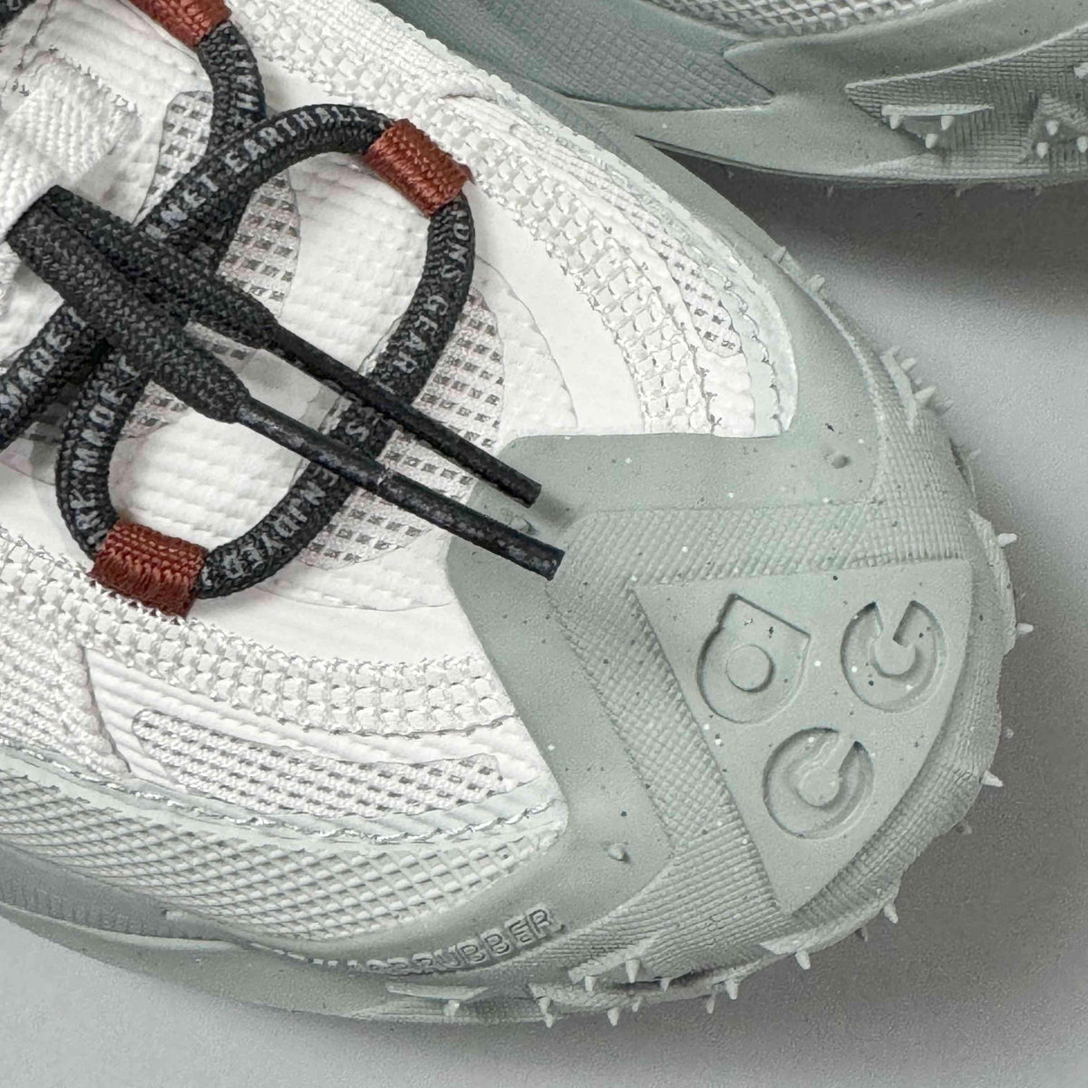 Nike ACG Mountain Fly 2 Low Gore-Tex 'Phantom Light Silver' | Banlieue91