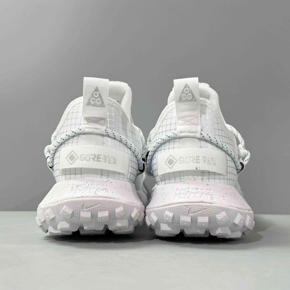 Nike ACG Mountain Fly Low Gore-Tex SE 'Triple White' | Banlieue91
