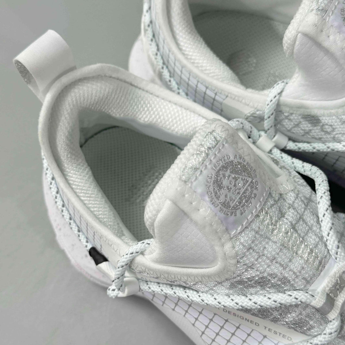 Nike ACG Mountain Fly Low Gore-Tex SE 'Triple White' | Banlieue91
