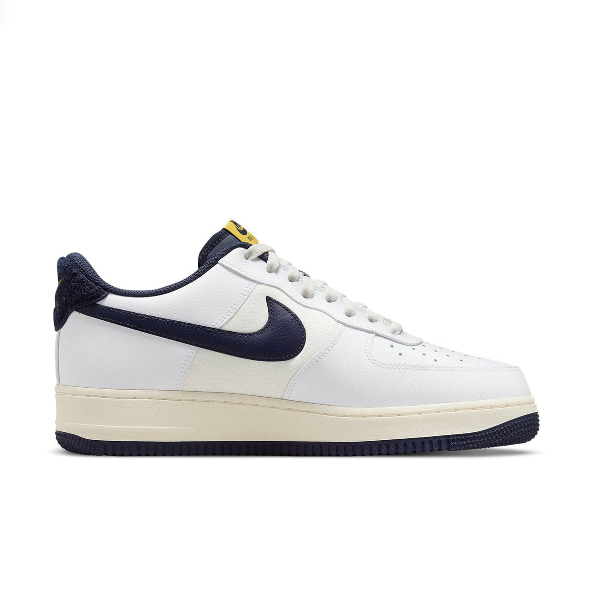 Nike Air Force 1 '07 LV8 'Varsity Jacket - Michigan' | Banlieue91