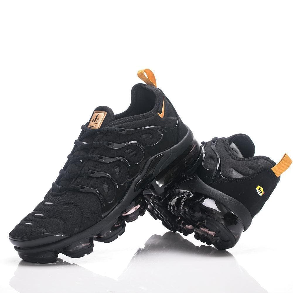 Nike Air VaporMax Plus Black Metallic Gold Sneakers | Banlieue91