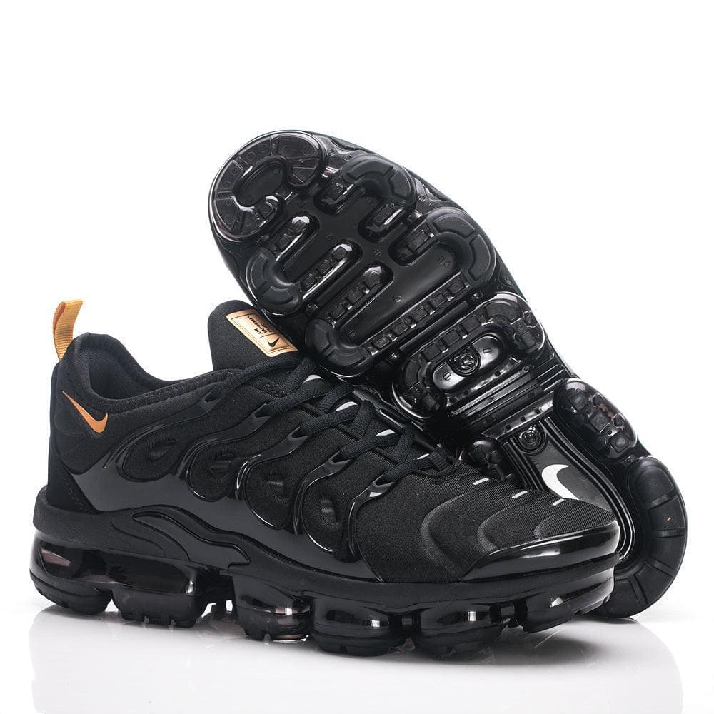 Nike Air VaporMax Plus Black Metallic Gold Sneakers | Banlieue91