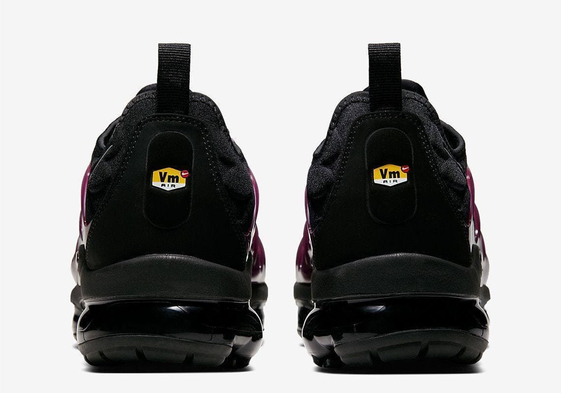 Nike Air VaporMax Plus 'Black Noble Red' | Banlieue91