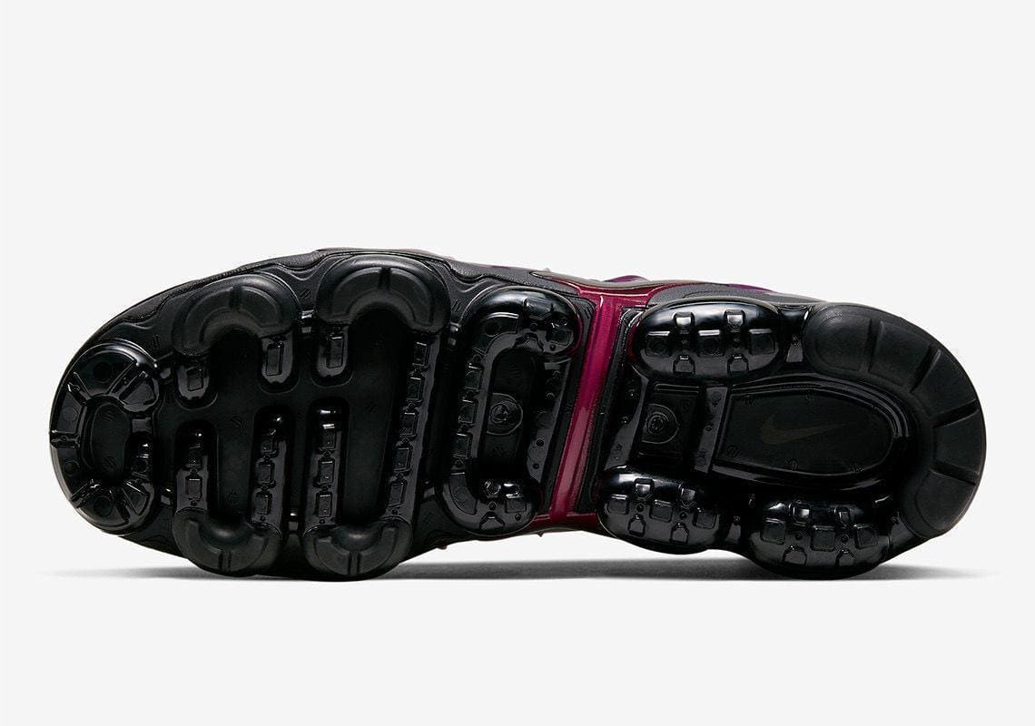 Nike Air VaporMax Plus 'Black Noble Red' | Banlieue91
