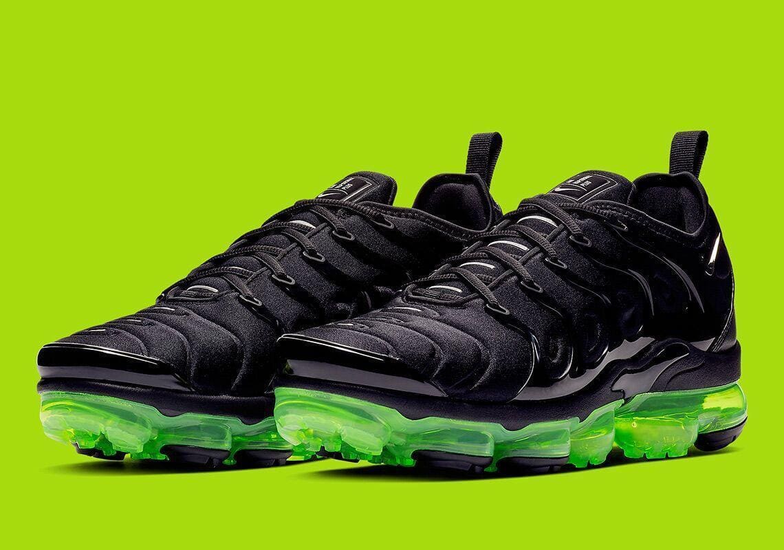 Nike Air VaporMax Plus Black Volt Sole Sneakers - Men's | Banlieue91