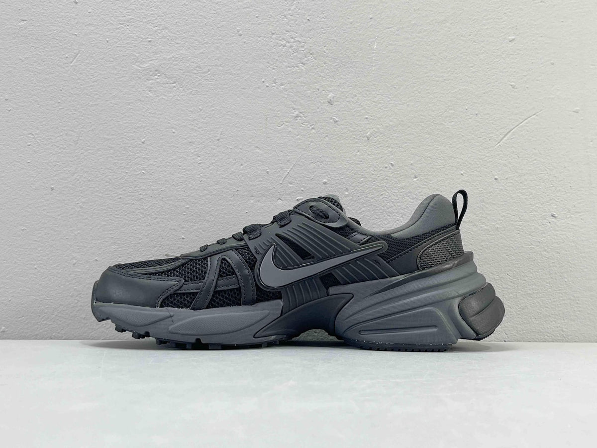 Nike V2K Run 'Metalic Silver Black' | Banlieue91