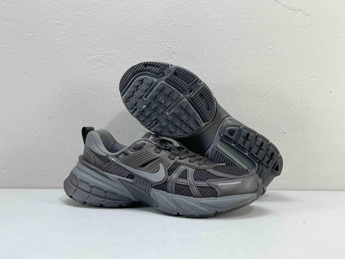 Nike V2K Run 'Metalic Silver Black' | Banlieue91