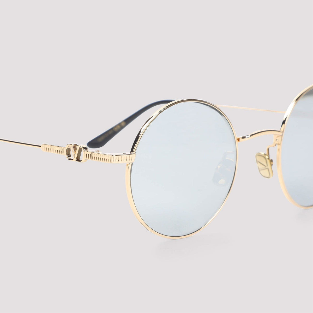 VALENTINO GARAVANI Elegant Acetate and Metal Sunglasses for Women | Banlieue91