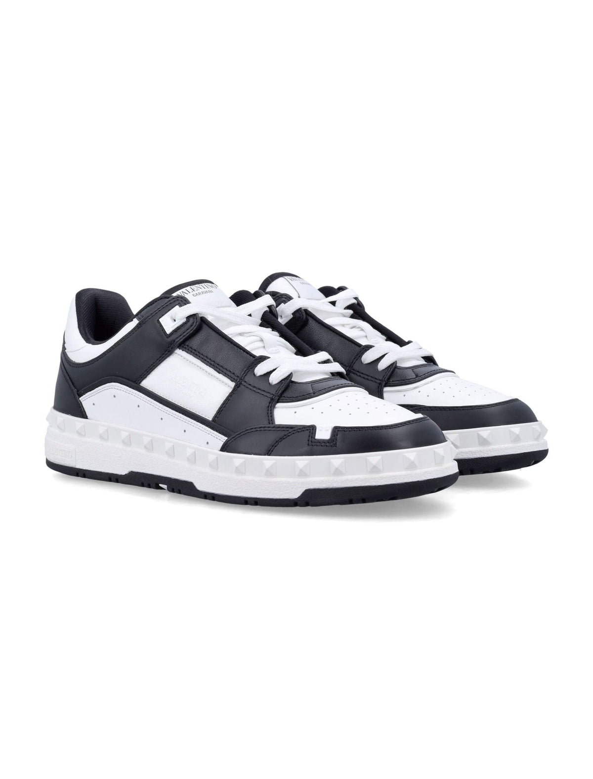 VALENTINO GARAVANI Freedots Low Top Sneakers for Men | Banlieue91